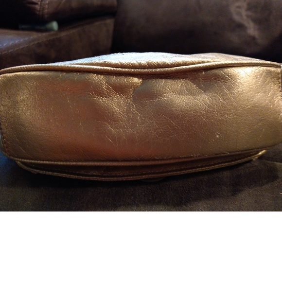 GUESS SMALL GOLD PURSE - SOME RHINESTONES - Picture 6 of 7